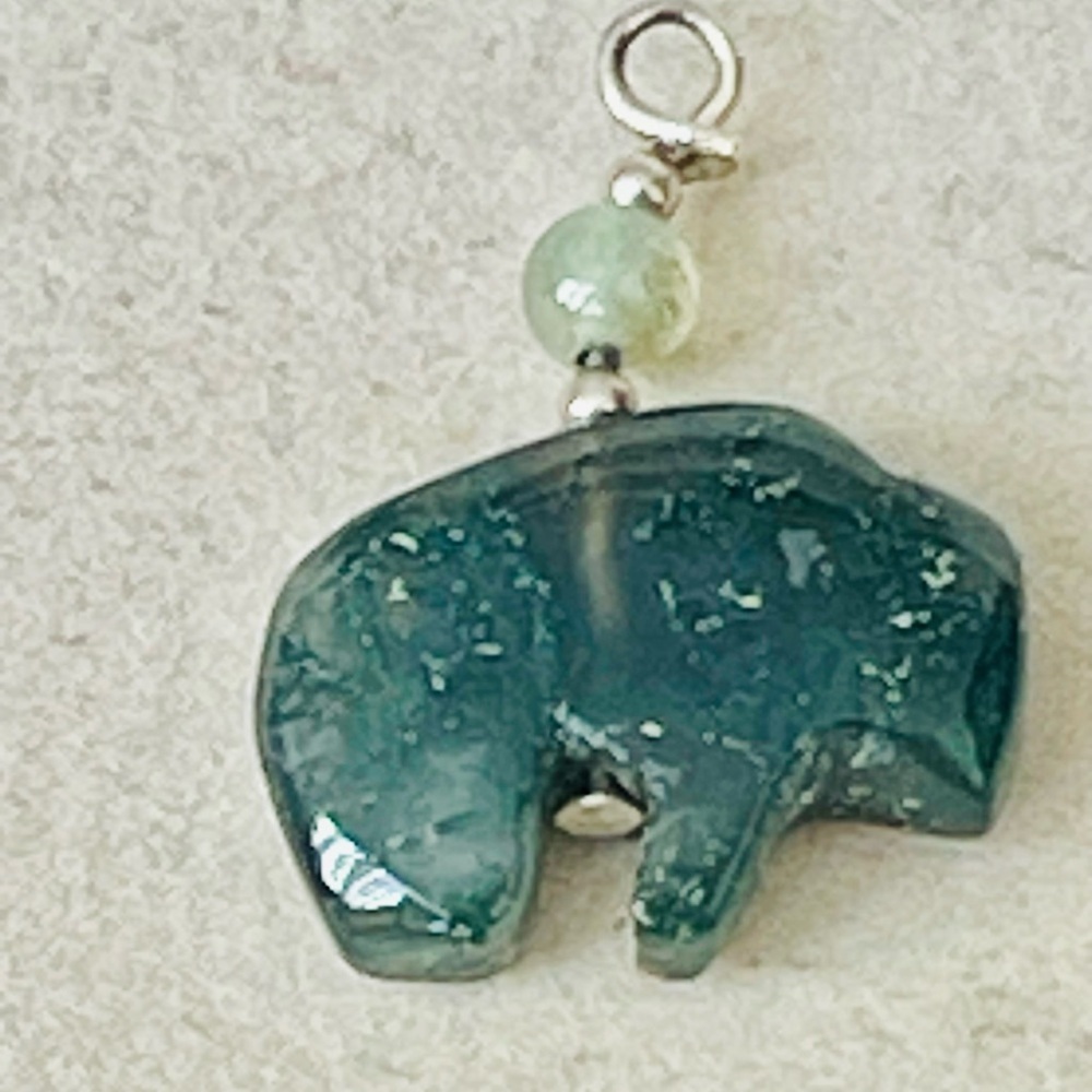 VTG Native American Moss Agate Carved Bear Gemstone Pendant